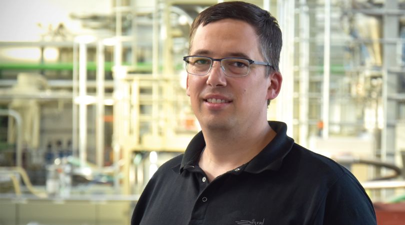 In this interview, Peter Landsberg, Head of Maintenance at silverplastics shares his experience with the digital solutions of RE: GmbH. silverplastics connected their machinery since summer 2021.
